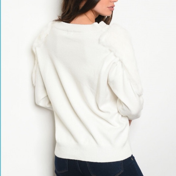 🆕 White Fur Trim Sweater - Picture 2 of 5